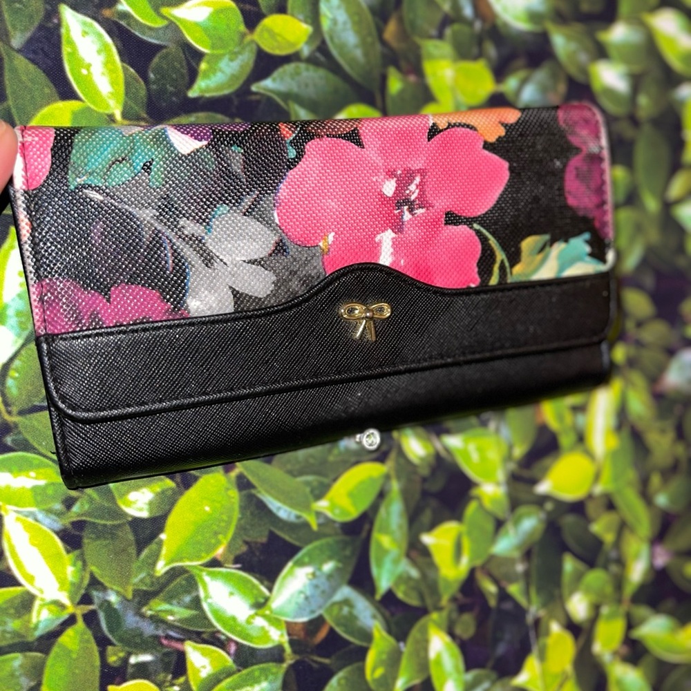Wallet - Picture 2 of 3
